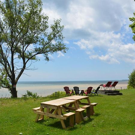 Birds Point Cottage On A Cliff Facing Lake Erie. Wheatley Kültér fotó
