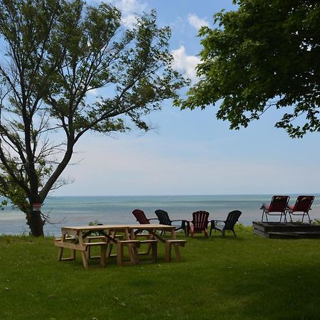 Birds Point Cottage On A Cliff Facing Lake Erie. Wheatley Kültér fotó