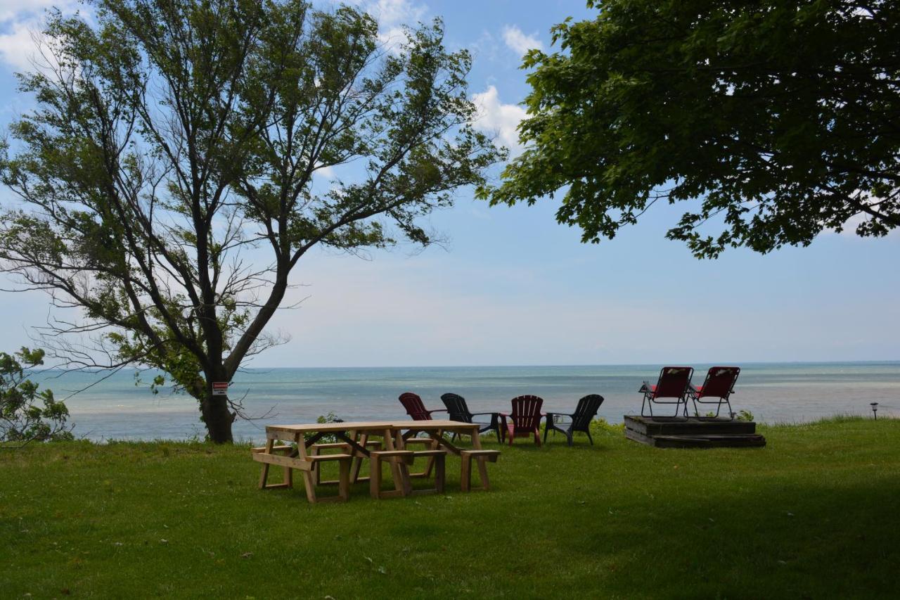 Birds Point Cottage On A Cliff Facing Lake Erie. Wheatley Kültér fotó