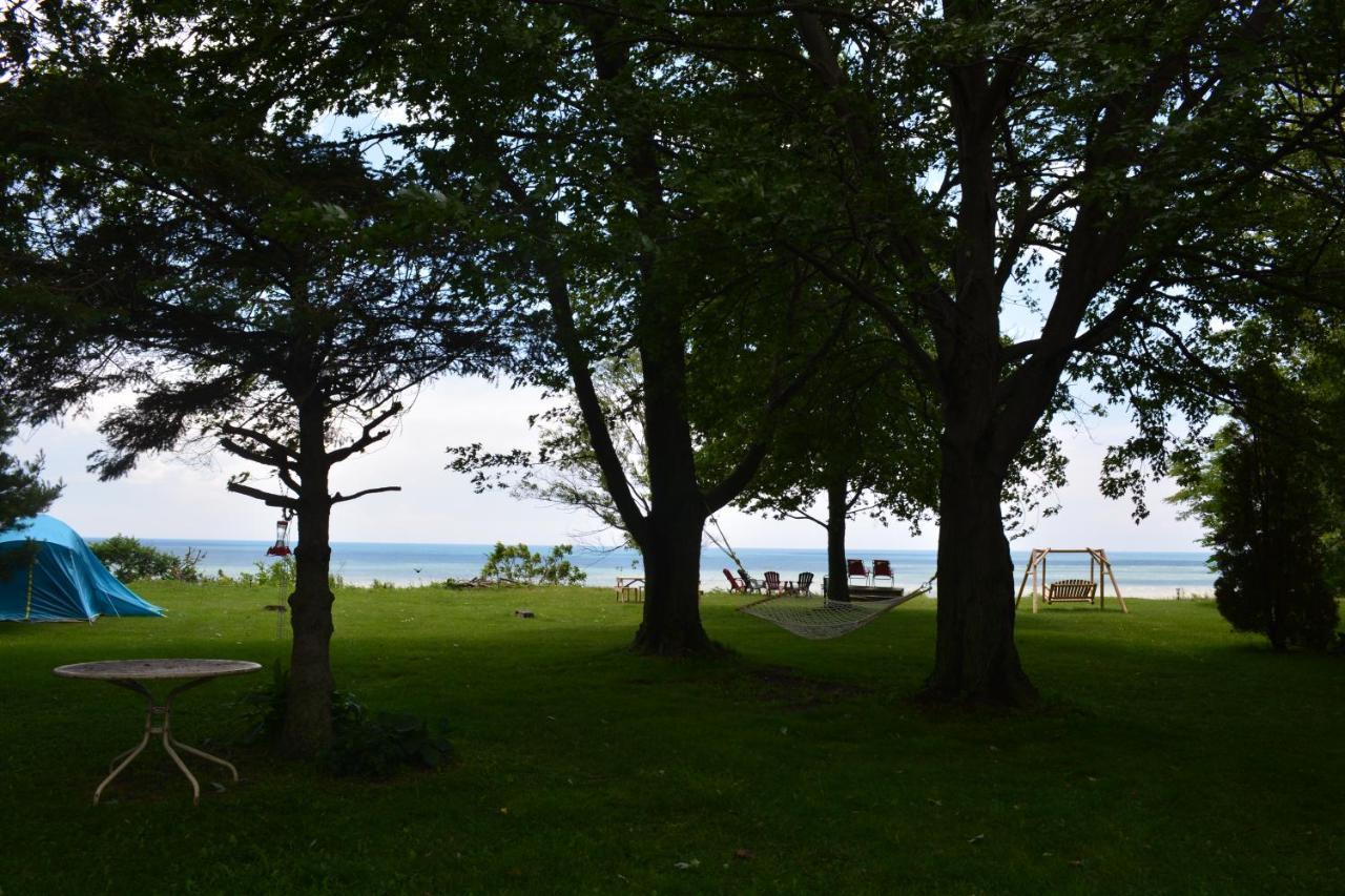 Birds Point Cottage On A Cliff Facing Lake Erie. Wheatley Kültér fotó